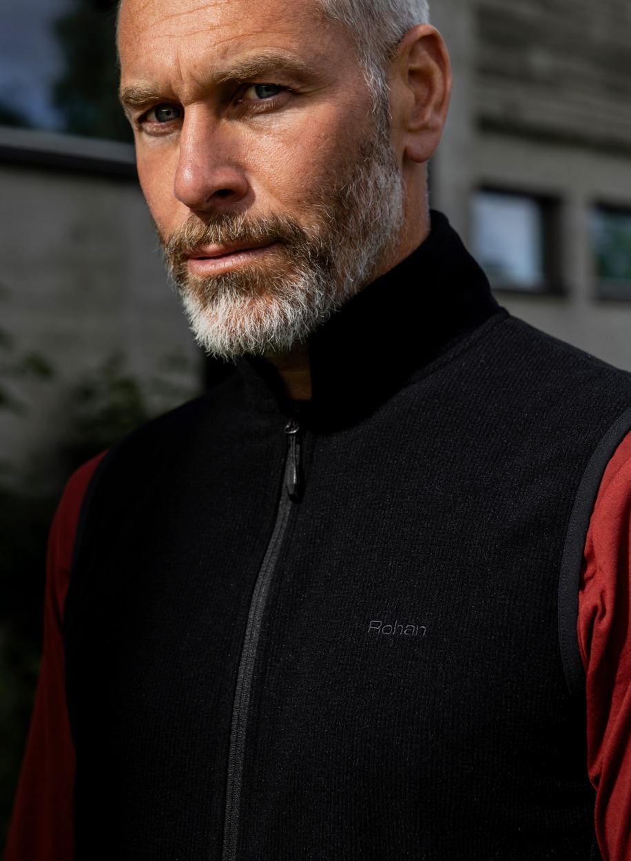 M_Microgrid_Gilet_M_BLACK_Global_T_LS_M’s_Garnet_Red_Stretch_Bags_M’s_Stone(4)